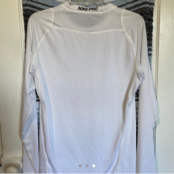 White under armor body Nike - Picture 3 of 3